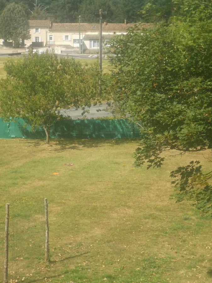 Le Pommier Chambre D'Hote Clussais-la-Pommeraie Eksteriør bilde